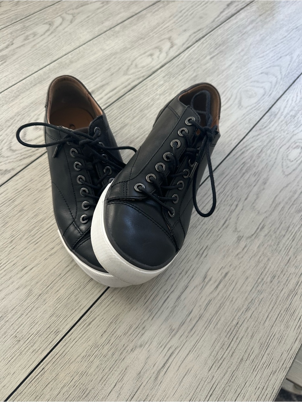 COACH Black Leather Low Top Sneakers White Sole Comfort Shoes  size 9.5